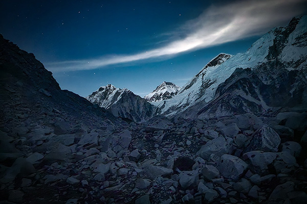 Der Khumbu-Gletscher vor Sonnenaufgang