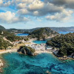 Blick auf die Küste Paleokastritsa auf Korfu