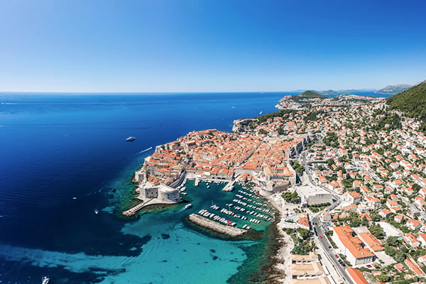 Luftsicht auf den alten Hafen in Dubrovnik