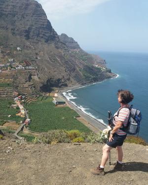 ASI Gast Gabi S. mit Blick hinunter zum Playa de Hermigua 