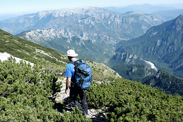 Wanderer mit Hut, Grand Canyon Bosniens