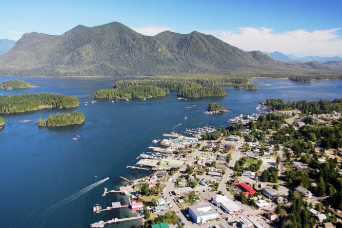 Luftaufnahme von Tofino auf Vancouver Island in Kanada