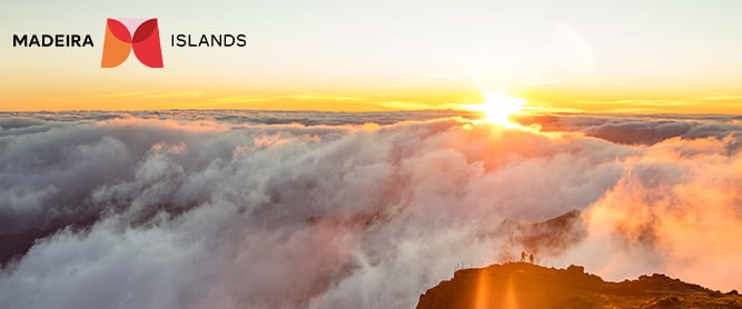 Wolken und Sonnenaufgang auf Madeira