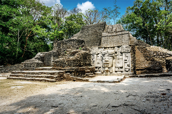 Maya-Stätte in Lamanai, Belize