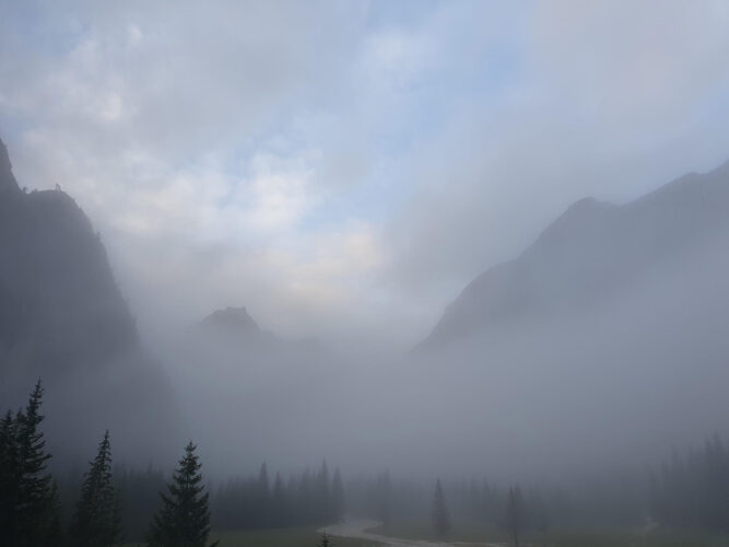 Nebliger Blick auf die Dolomiten, Drei Zinnen Nationalpark