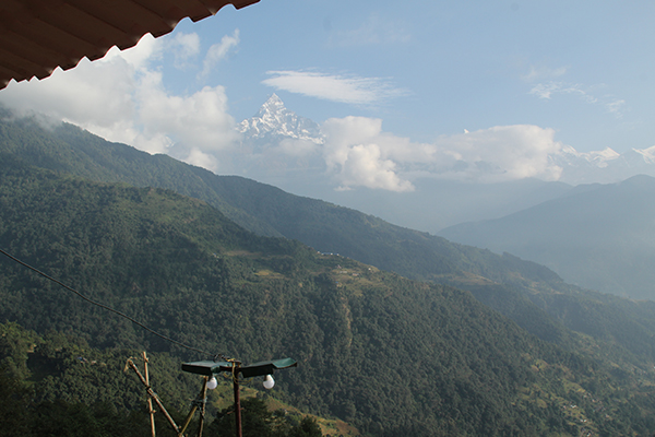 Ausblick von unserer Terrasse auf Annapurna Süd