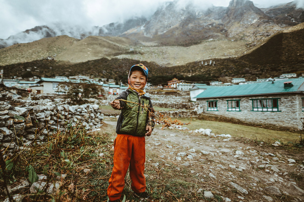 Kind in der Everest Region