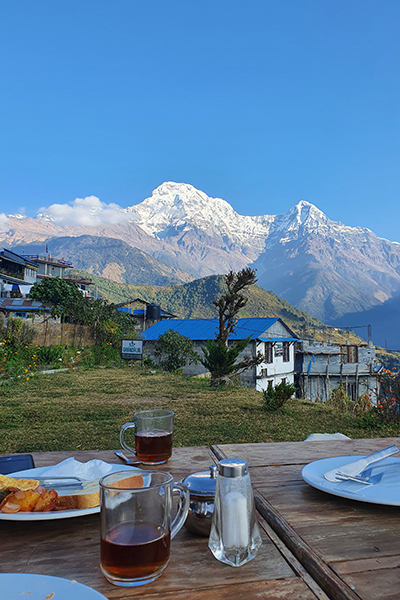 Letztes Frühstück in den Bergen des Annapurna Massivs