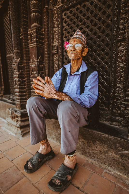 Mann auf der Straße in Kathmandu