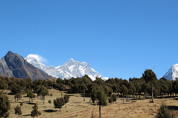 Mittagspause mit Blick auf den Mount Everest, den Lothse und den Ama Dablam