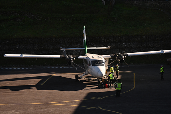 Flugzeug in Lukla