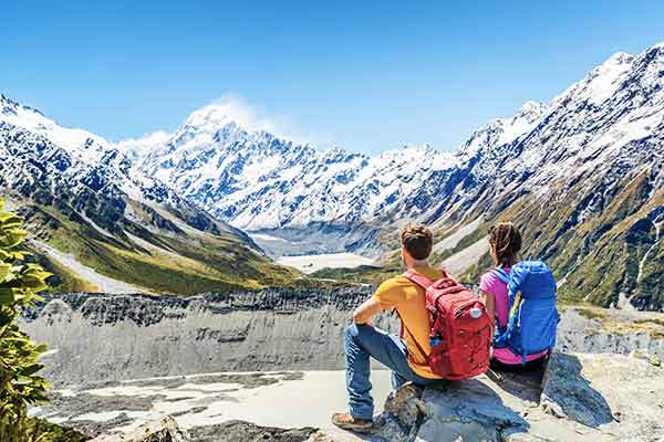 Rucksacktouristen beim Wandern in Mount Cook