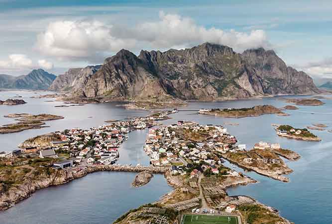 Das Dorf Henningsvær auf den Lofoten