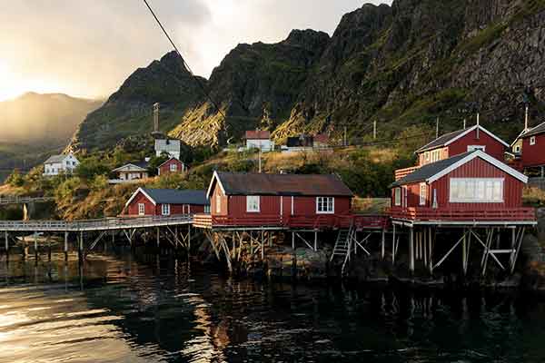 Traditionelle Fischerhütten auf den Lofoten
