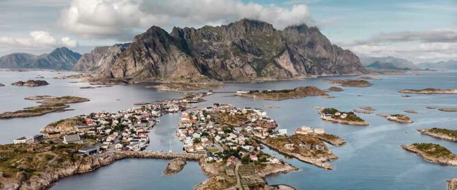 Das Dorf Henningsvær auf den Lofoten