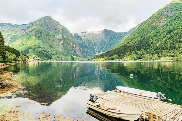 Ufer des Sognefjords