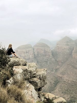 Reisende genießt Ausblick, Blyde River Canyons