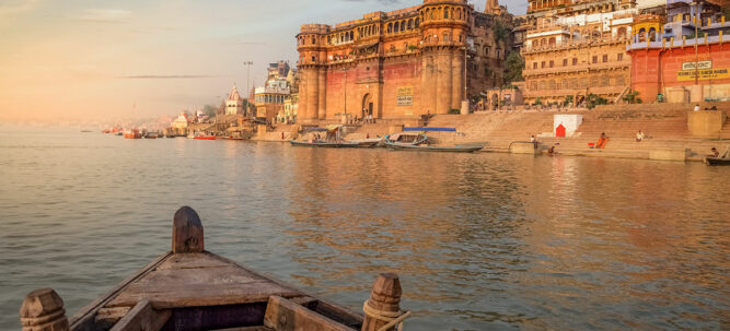 phaenomene-totenrituale-hinduismus-fluss-ganges-stadt-varanasi-header