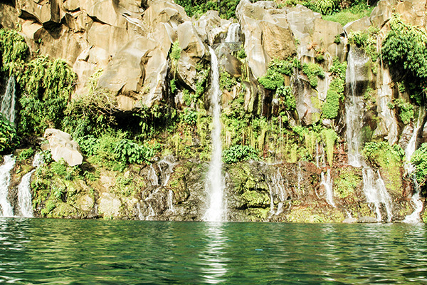 Tropische Wasserfälle auf La Réunion