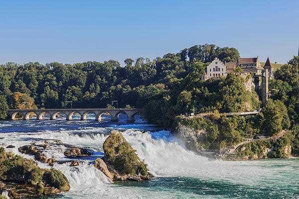 Der Rheinfall und Schloss Laufen