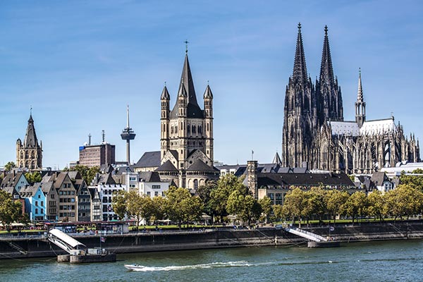 Kölner Dom am Rhein