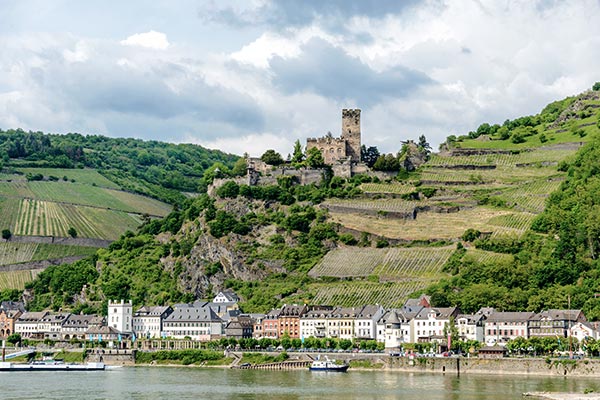 Burg Gutenfels im Rheinland am Rheinradweg