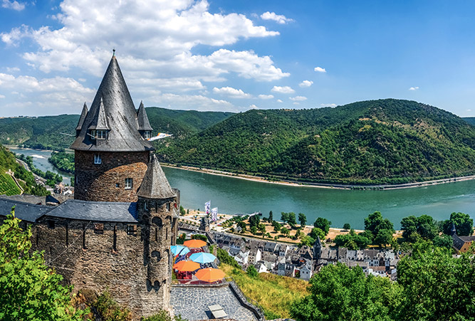 Schloss Bacharch am Rheinsteig