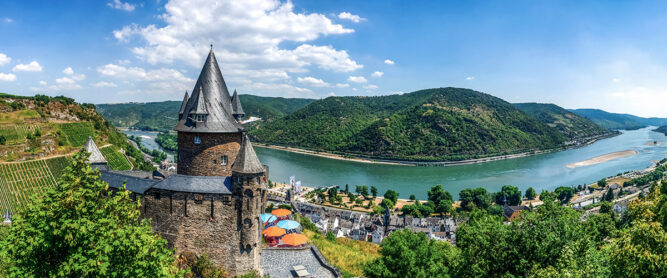 Schloss Bacharch am Rheinsteig