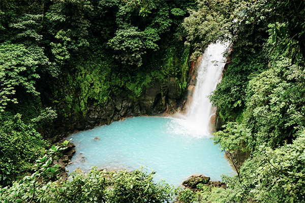 Tuerkisfarbener Wasserfall des Rio Celeste, Costa Rica