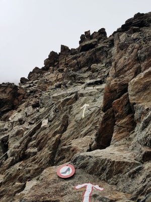 Markierter Steig bergauf, Schweiz