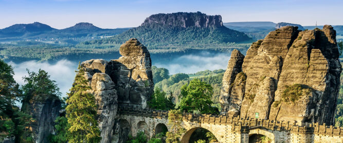 Aussicht auf die Bastei und Schwedenlöcher