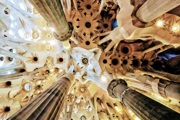 Decke der Sagrada Familia, Barcelona Spanien