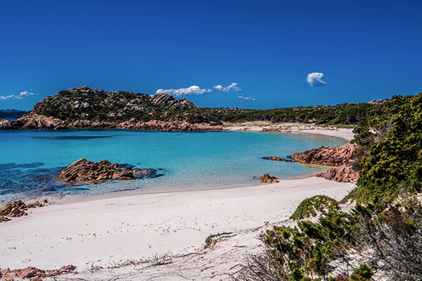 Der Spiaggia Rosa im Maddalena-Archipel