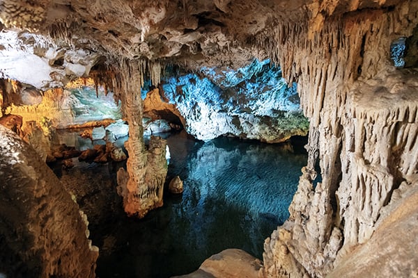 Innenraum der Neptungrotte auf Sardinien