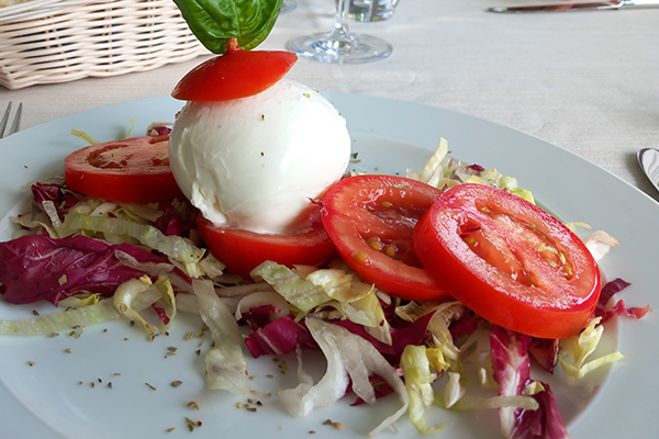 Caprese am Segelboot