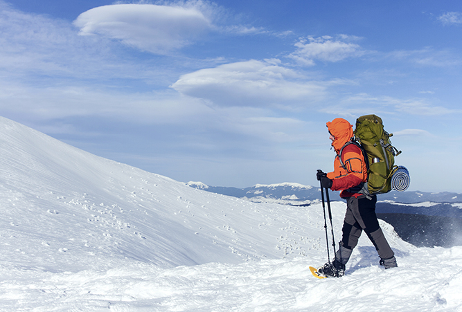 Schneeschuhwandern in den Bergen