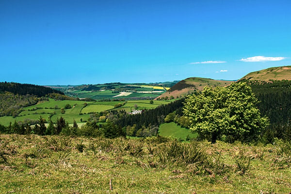 Landschaft auf dem Weg von Kington in Herefordshire hoch auf den Hergest Grat