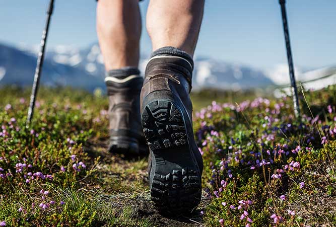 Wanderer mit socken