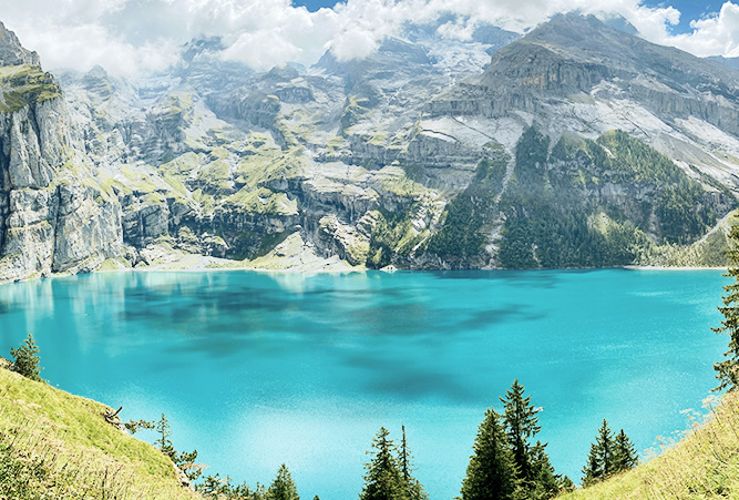 Oeschinnensee in der Schweiz