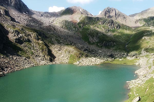 Blick auf den Tomasee, die Quelle des Rheins