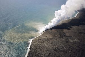 Brennender See auf Kai Islands, Hawaii, Volcanoes Nationalpark. © Shutterstock