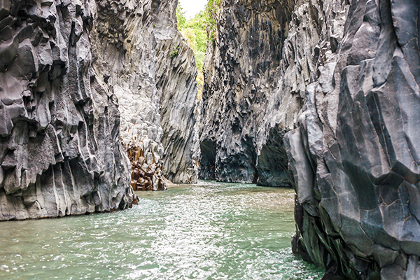 Die Schlucht und der Fluss Alcantara