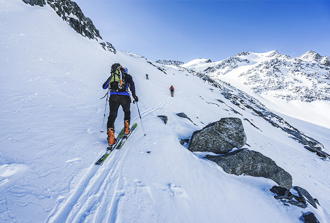 Skitourengeher Alpenregion