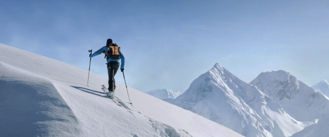 Skitourengeher in den Alpen