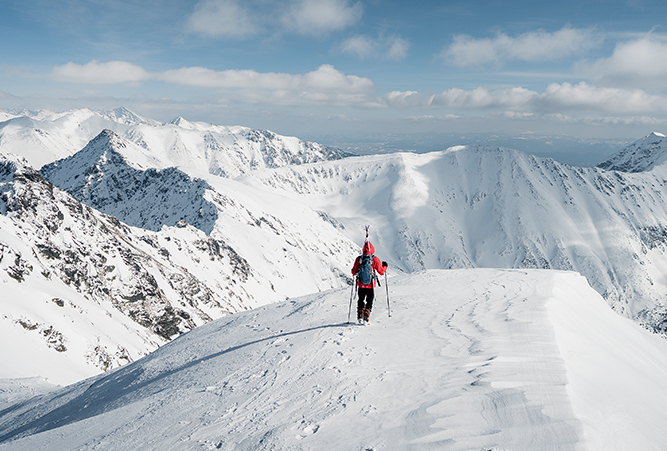 Skitourengeher bei einer Transalp Skitour