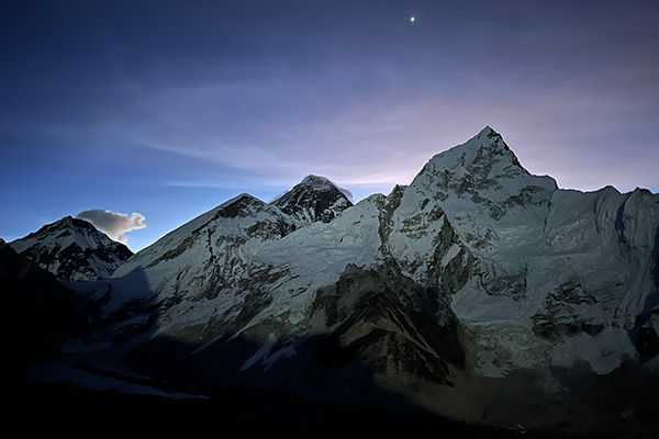 Mount Everest vor Sonnenaufgang