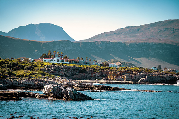 Häuser an der Küste von Hermanus