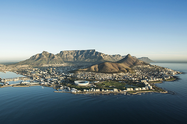 Luftsicht auf Kapstadt und den Tafelberg