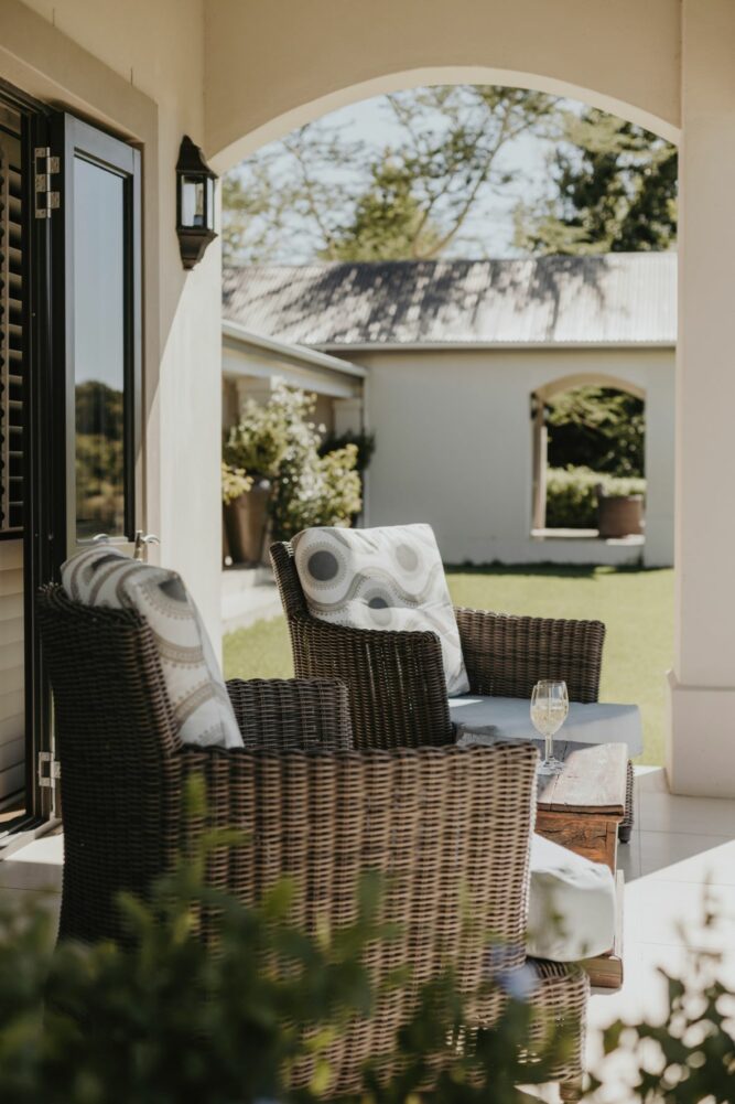 Terrasse im Hotel Under Oaks