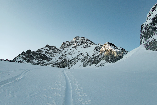 Tourenspur im Schnee, Schweiz